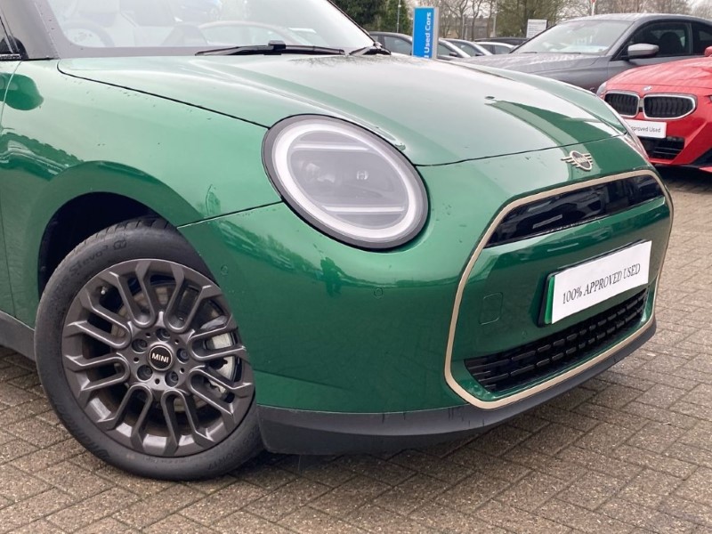 2025 (25) MINI COOPER 135kW E Exclusive 41kWh 3dr Auto 5044329