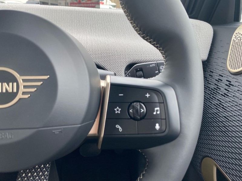 2025 (25) MINI COOPER 135kW E Exclusive 41kWh 3dr Auto 5044305