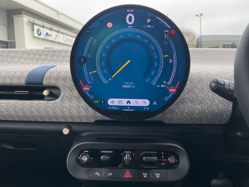 2025 (25) MINI COOPER 135kW E Exclusive 41kWh 3dr Auto 5044296