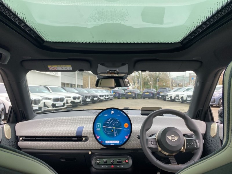 2025 (25) MINI COOPER 135kW E Exclusive 41kWh 3dr Auto 5044308