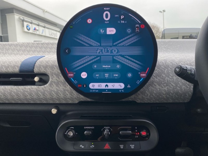 2025 (25) MINI COOPER 135kW E Exclusive 41kWh 3dr Auto 5044317