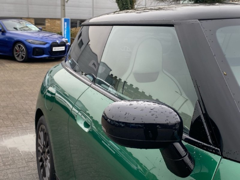 2025 (25) MINI COOPER 135kW E Exclusive 41kWh 3dr Auto 5044338