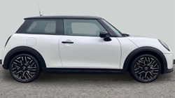 2025 (25) MINI COOPER 1.5 C Exclusive 3dr Auto 5044177