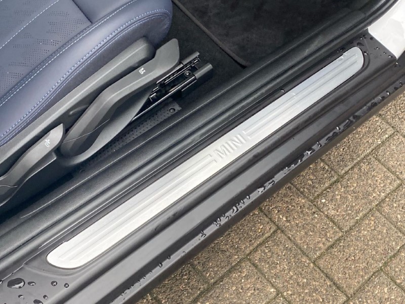 2025 (25) MINI COOPER 1.5 C Exclusive 3dr Auto 5044211