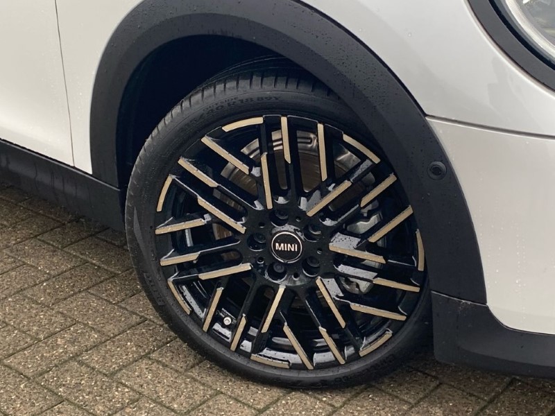 2025 (25) MINI COOPER 1.5 C Exclusive 3dr Auto 5044218