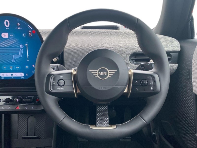 2025 (25) MINI COOPER 1.5 C Exclusive 3dr Auto 5044179