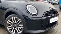 2025 (25) MINI COOPER 1.5 C Classic 5dr Auto 5044465