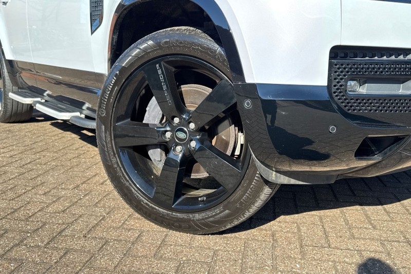 2022 (71) LAND ROVER DEFENDER 3.0 D300 X-Dynamic HSE 110 5dr Auto [7 Seat] 5258944