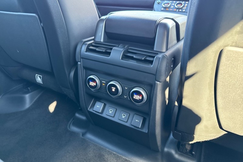 2022 (71) LAND ROVER DEFENDER 3.0 D300 X-Dynamic HSE 110 5dr Auto [7 Seat] 5258915