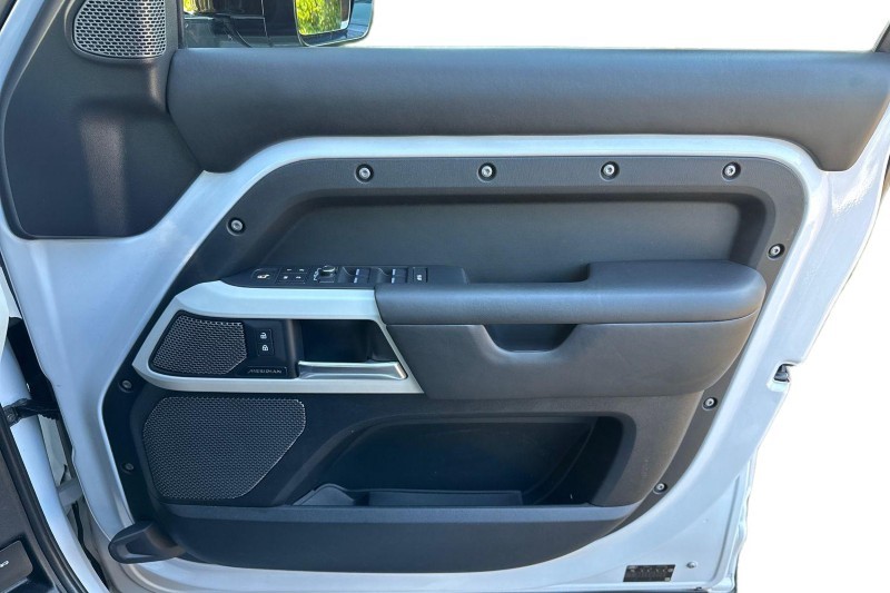 2022 (71) LAND ROVER DEFENDER 3.0 D300 X-Dynamic HSE 110 5dr Auto [7 Seat] 5258920