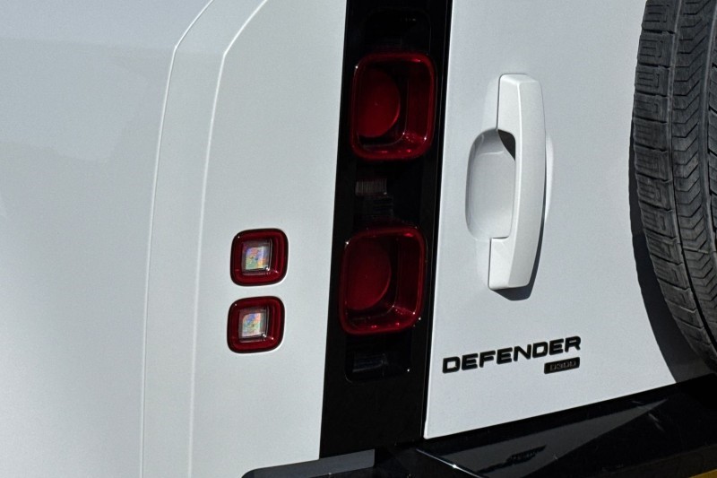 2022 (71) LAND ROVER DEFENDER 3.0 D300 X-Dynamic HSE 110 5dr Auto [7 Seat] 5258916