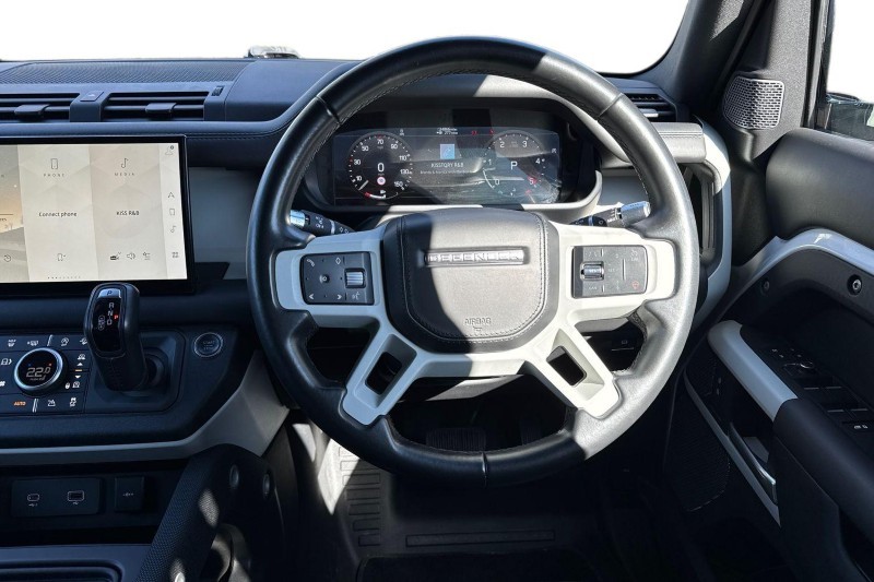 2022 (71) LAND ROVER DEFENDER 3.0 D300 X-Dynamic HSE 110 5dr Auto [7 Seat] 5258912