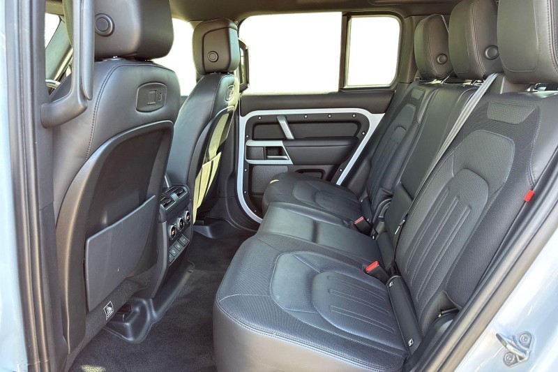 2022 (71) LAND ROVER DEFENDER 3.0 D300 X-Dynamic HSE 110 5dr Auto [7 Seat] 5258901
