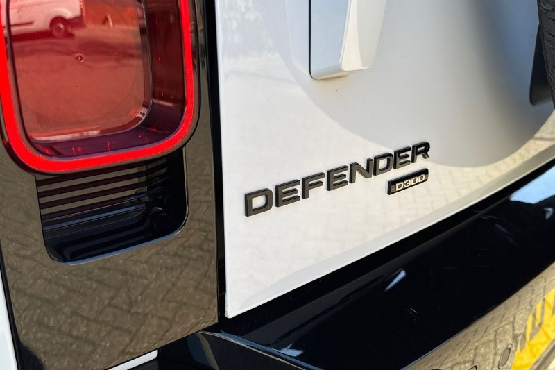 2022 (71) LAND ROVER DEFENDER 3.0 D300 X-Dynamic HSE 110 5dr Auto [7 Seat] 5258946