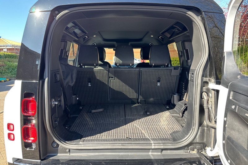 2022 (71) LAND ROVER DEFENDER 3.0 D300 X-Dynamic HSE 110 5dr Auto [7 Seat] 5258907
