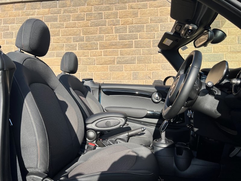 2021 (21) MINI CONVERTIBLE 1.5 Cooper Classic 2dr Auto 4579190