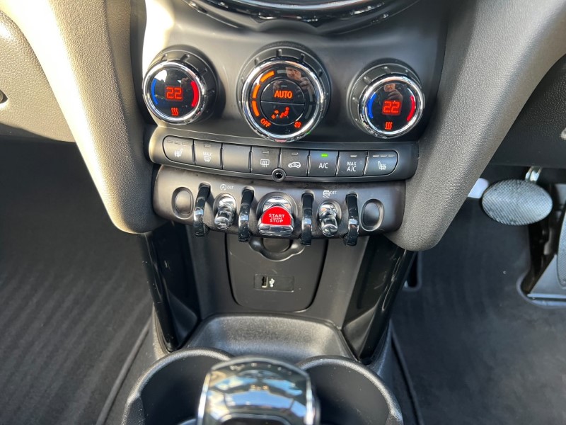 2021 (21) MINI CONVERTIBLE 1.5 Cooper Classic 2dr Auto 4579207