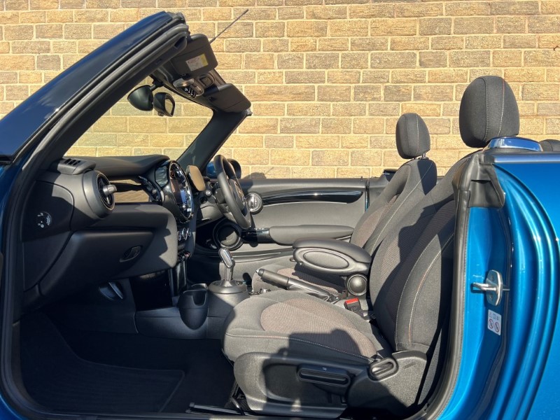 2021 (21) MINI CONVERTIBLE 1.5 Cooper Classic 2dr Auto 4579208