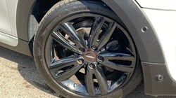 2019 (69) MINI HATCHBACK 1.5 Cooper Sport II 3dr Auto 4541669
