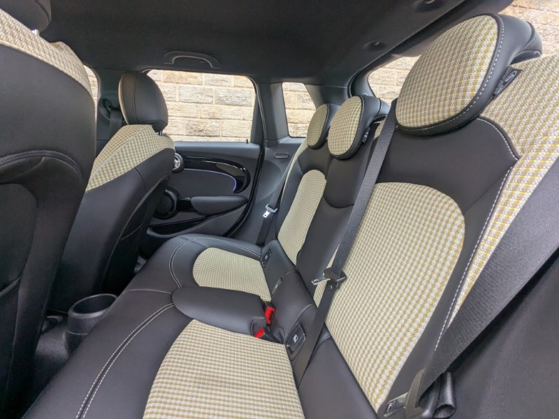 2022 (72) MINI HATCHBACK 1.5 Cooper Resolute Edition 5dr Auto 4612015