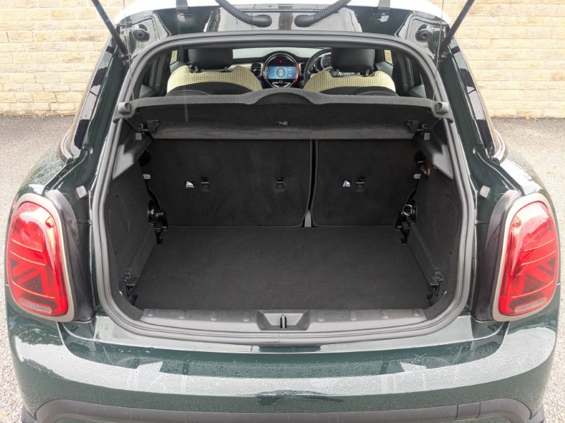 2022 (72) MINI HATCHBACK 1.5 Cooper Resolute Edition 5dr Auto 4612016