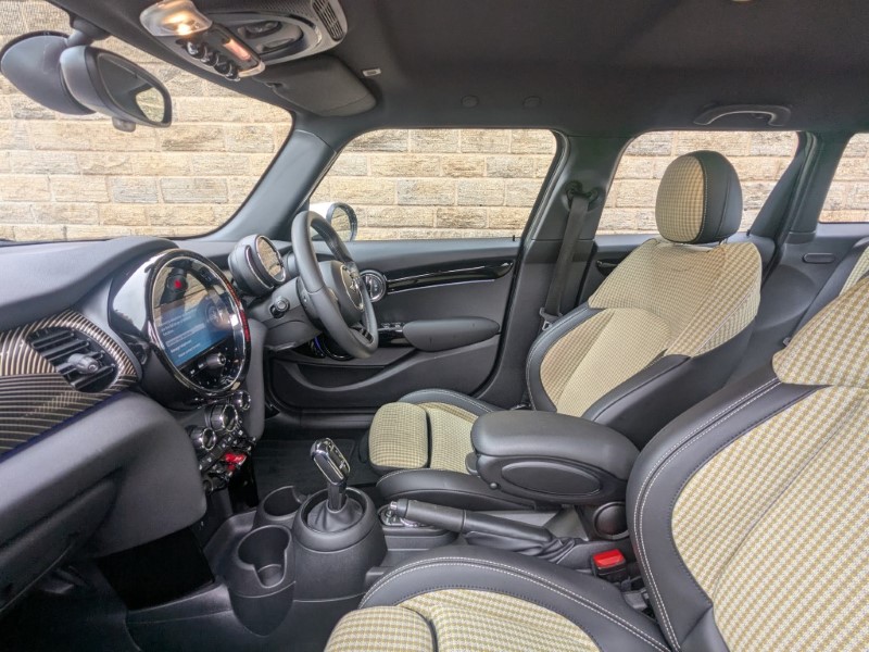 2022 (72) MINI HATCHBACK 1.5 Cooper Resolute Edition 5dr Auto 4612038