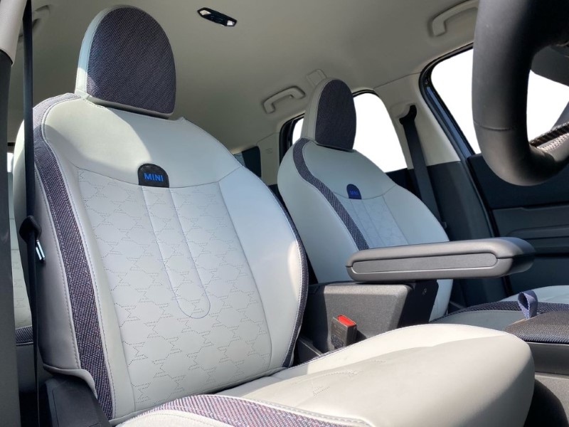 2025 (74) MINI COUNTRYMAN 150kW E Classic 66kWh 5dr Auto 4727451