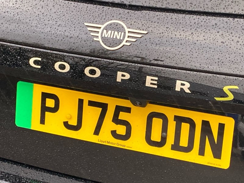2025 (75) MINI COOPER 160kW SE Exclusive 54kWh 3dr Auto 4872962