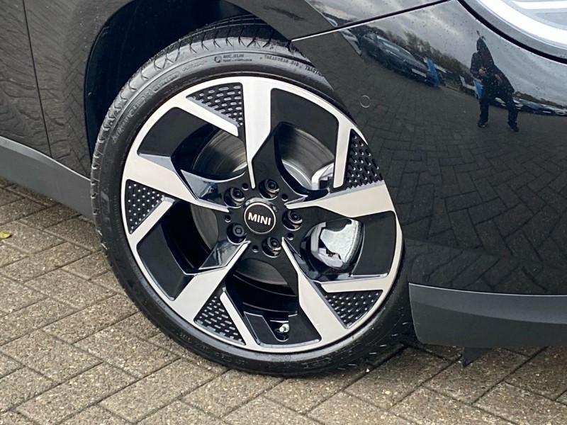 2025 (75) MINI COOPER 160kW SE Exclusive 54kWh 3dr Auto 4872960