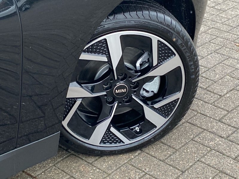 2025 (75) MINI COOPER 160kW SE Exclusive 54kWh 3dr Auto 4872965