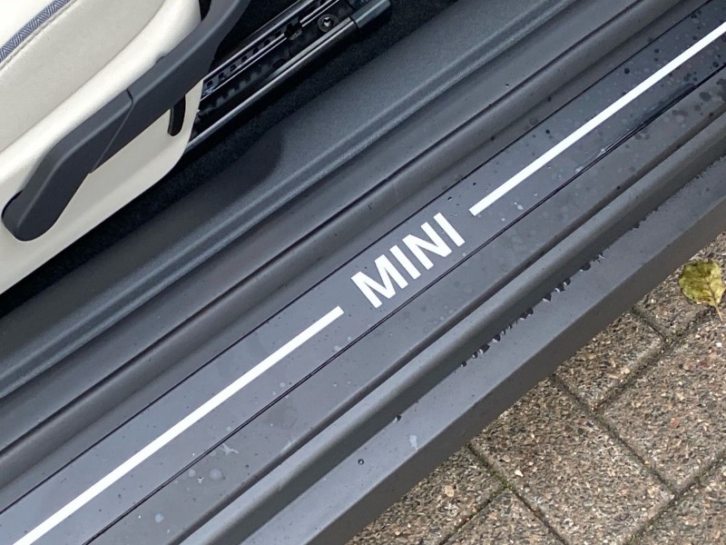 2025 (75) MINI COOPER 160kW SE Exclusive 54kWh 3dr Auto 4872953