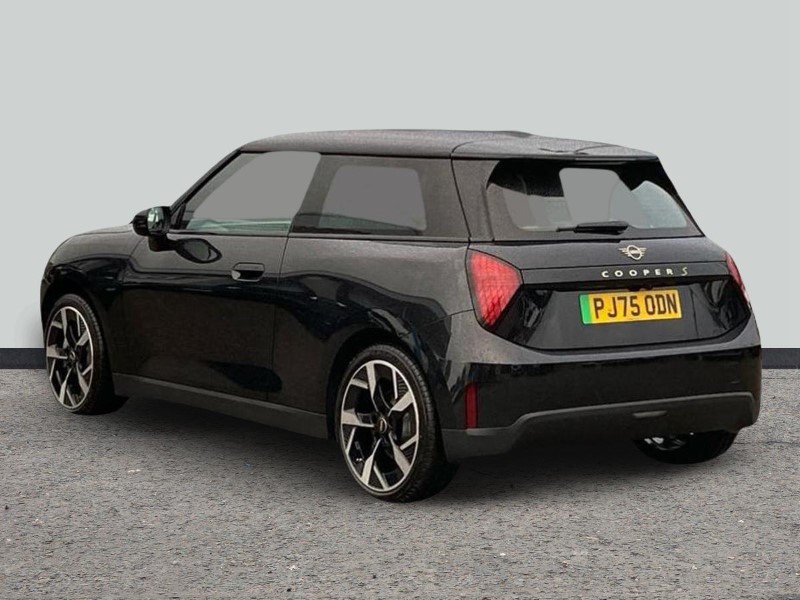 2025 (75) MINI COOPER 160kW SE Exclusive 54kWh 3dr Auto 4872918