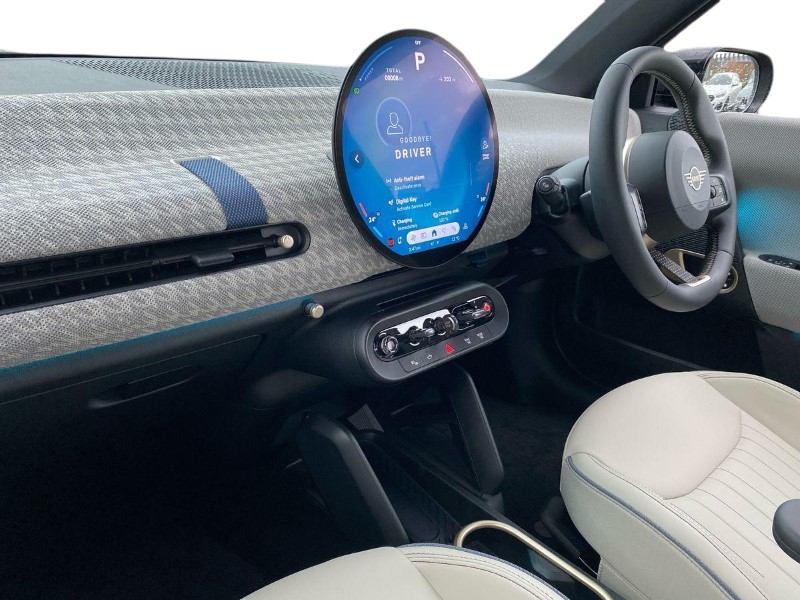 2025 (75) MINI COOPER 160kW SE Exclusive 54kWh 3dr Auto 4872923
