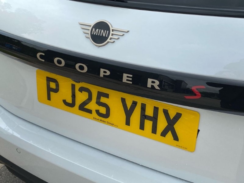 2025 (25) MINI COOPER 2.0 S Exclusive 3dr Auto 4752751