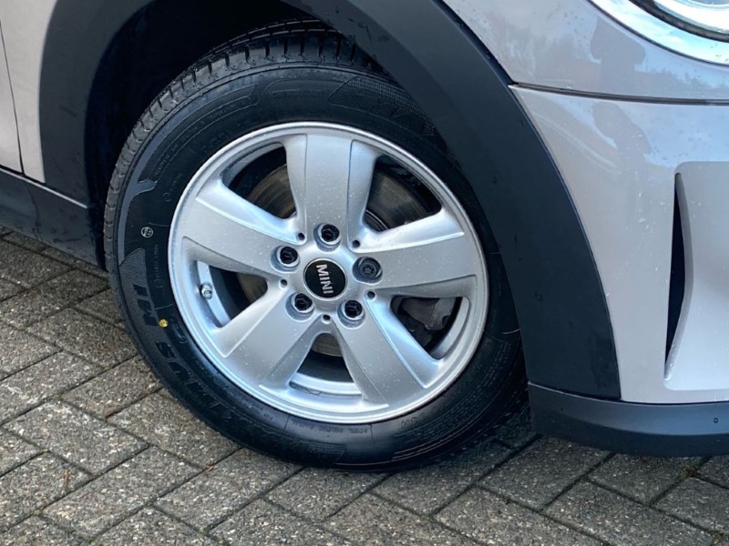 2022 (72) MINI HATCHBACK 1.5 Cooper Classic 3dr Auto 4872261