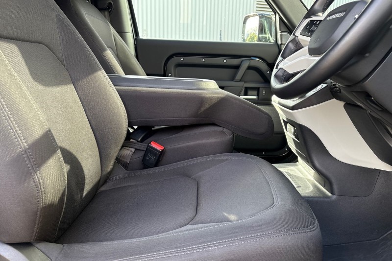 2023 (73) LAND ROVER COMMERCIAL DEFENDER 3.0 D250 Hard Top Auto [3 Seat] 5243217