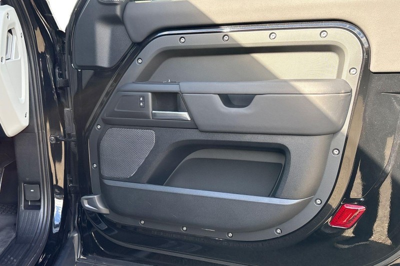 2023 (73) LAND ROVER COMMERCIAL DEFENDER 3.0 D250 Hard Top Auto [3 Seat] 5243214