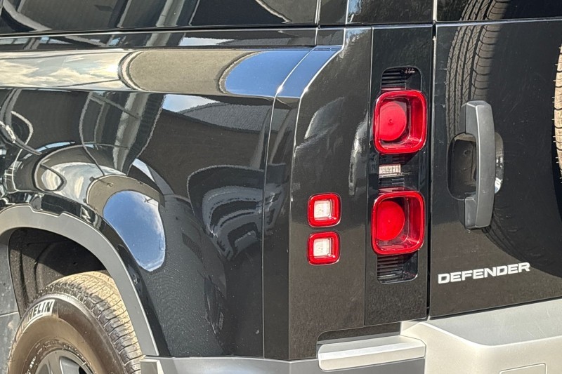 2023 (73) LAND ROVER COMMERCIAL DEFENDER 3.0 D250 Hard Top Auto [3 Seat] 5243210