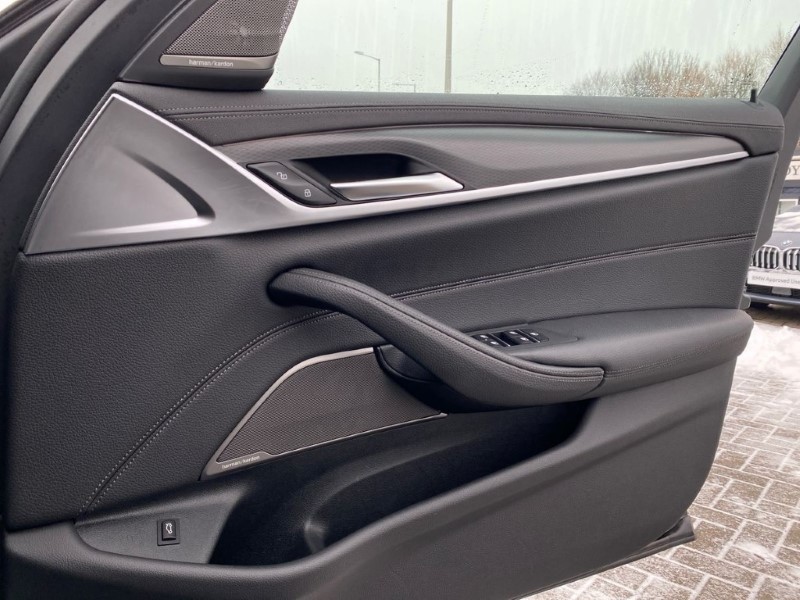 2023 (72) BMW 5 SERIES 530d xDrive MHT M Sport 4dr Auto 4922493