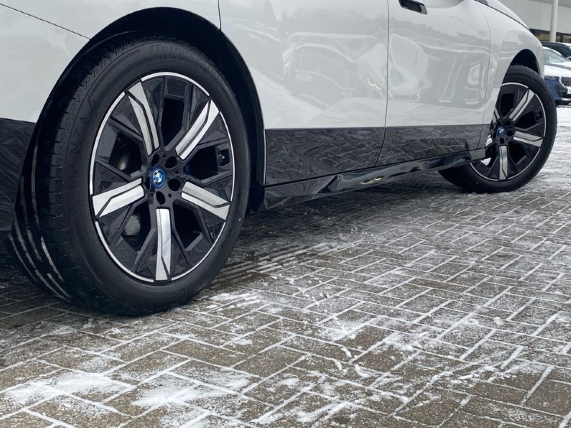 2022 (72) BMW iX 240kW xDrive40 M Sport 76.6kWh 5dr Auto 4921671