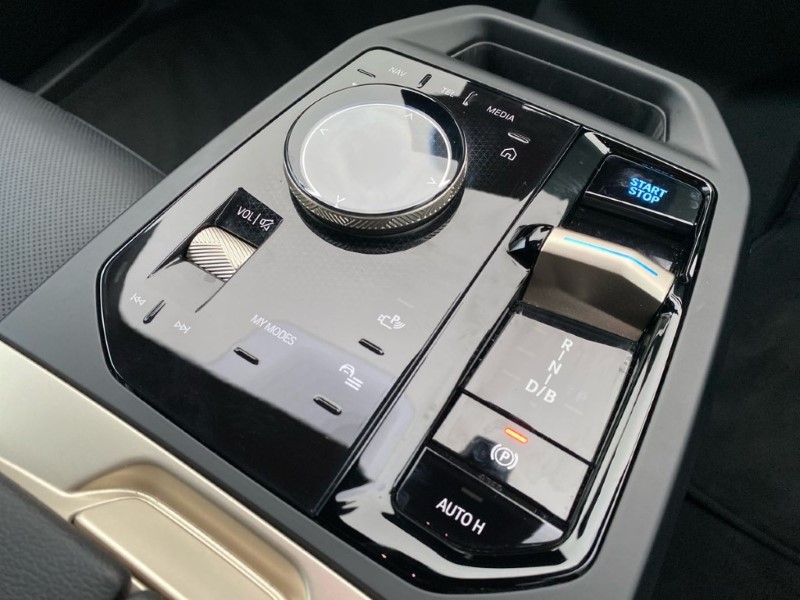 2022 (72) BMW iX 240kW xDrive40 M Sport Edition 76.6kWh 5dr Auto 4924838