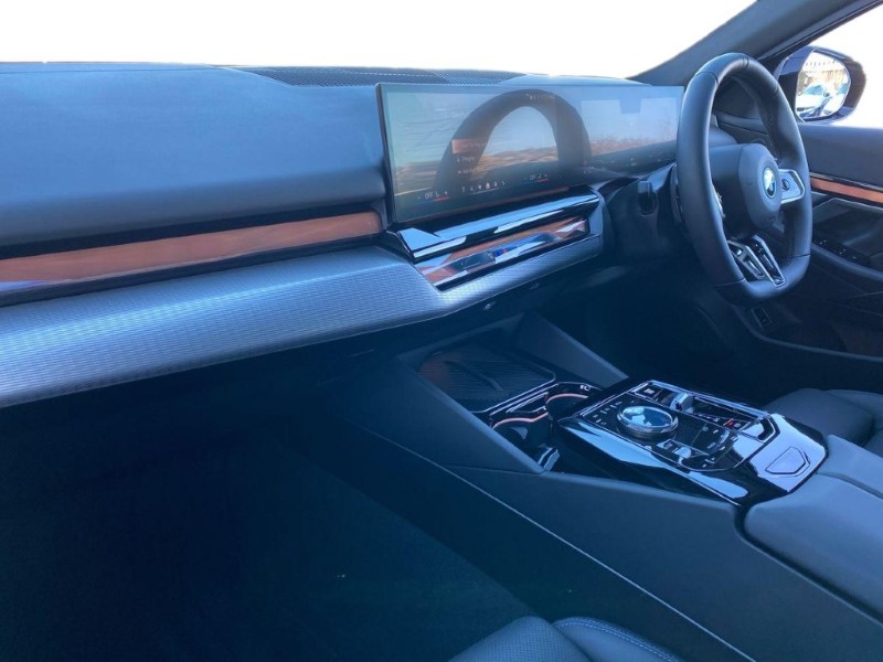 2025 (75) BMW 5 SERIES 530e M Sport Pro 5dr Auto 4915771