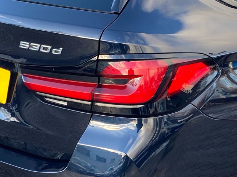 2021 (71) BMW 5 SERIES 530d xDrive MHT M Sport 5dr Auto 4926716