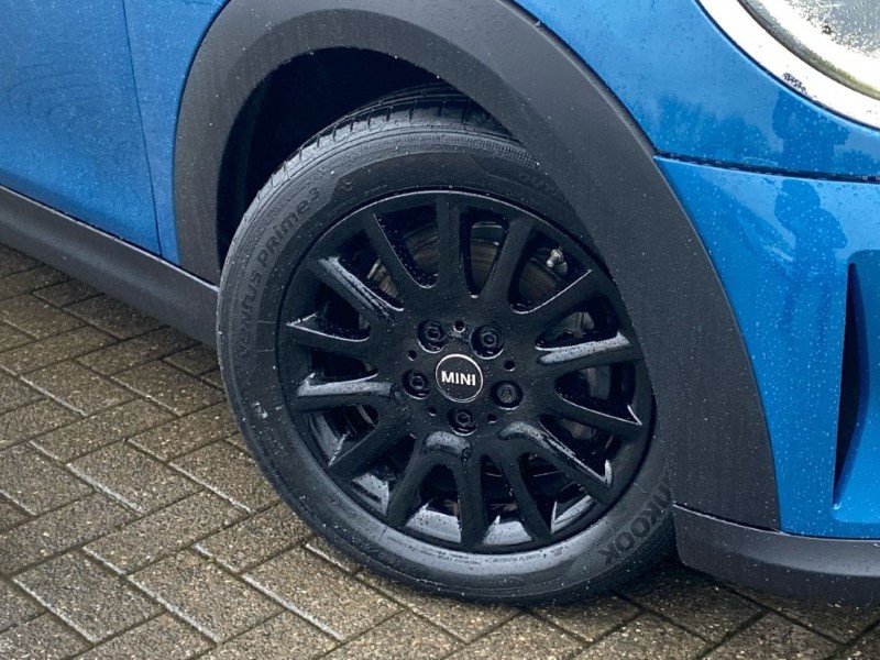 2022 (72) MINI HATCHBACK 1.5 Cooper Classic 3dr Auto 4979909