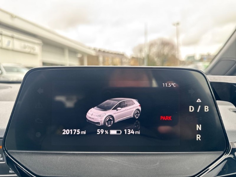 2021 (71) VOLKSWAGEN ID.3 150kW Life Pro Performance 58kWh 5dr Auto 5246415