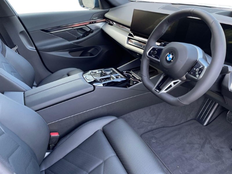 2025 (75) BMW 5 SERIES 520i M Sport 4dr Auto 5025742