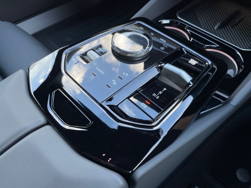 2025 (75) BMW 5 SERIES 520i M Sport 4dr Auto 5025745