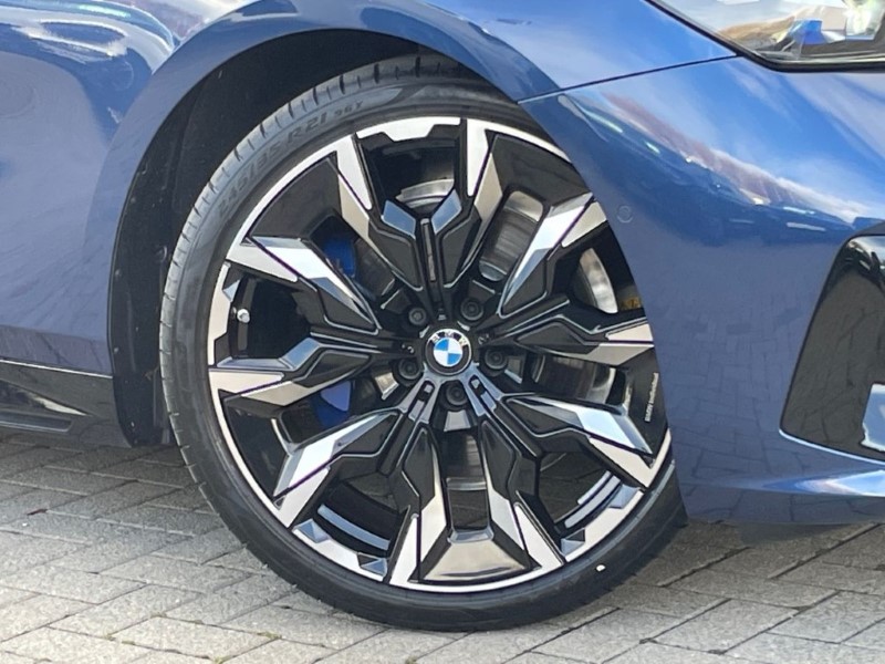 2025 (75) BMW 5 SERIES 520i M Sport 4dr Auto 5025779