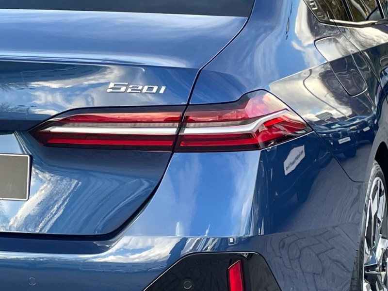 2025 (75) BMW 5 SERIES 520i M Sport 4dr Auto 5025782