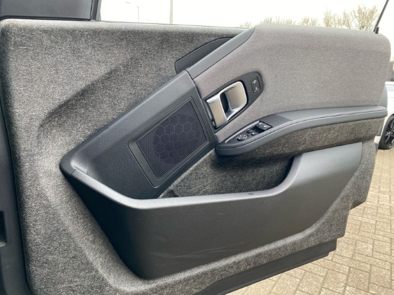 2022 (72) BMW I3 135kW S 42kWh 5dr Auto 5000704